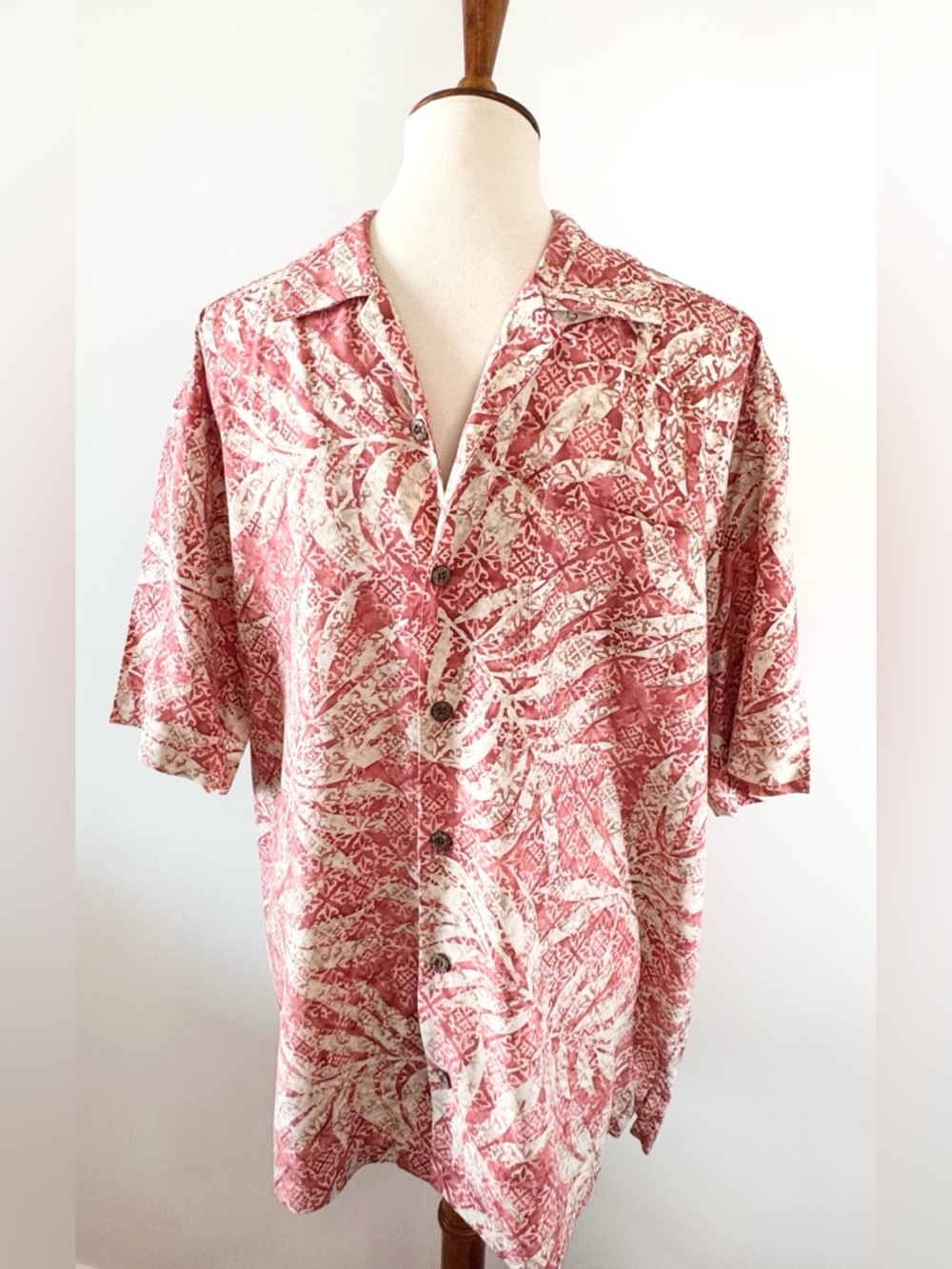 Tommy Bahama Men's MEDIUM Printed Short-Sleeve Camp Shirt 100% Silk